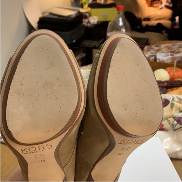 Suede Michale Kors Peep Toe Pumps - Picture 5 of 12